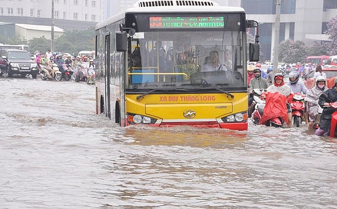 thoi tiet ngay 38 ha noi mua to den rat to co the ngap ung tai nhieu tuyen pho