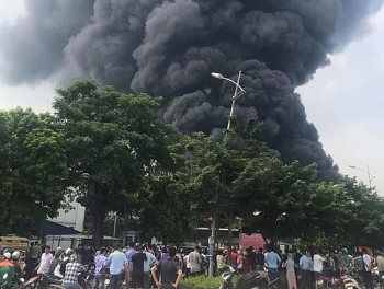 Hà Nội: Cháy dữ dội tại khu Công nghiệp Sài Đồng