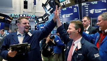 Chứng khoán Mỹ ngày 13/8: Thị trường khởi sắc, Dow Jones lấy lại mốc 26.000 điểm