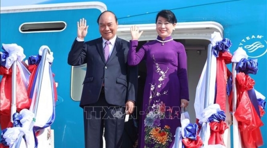Chủ tịch nước Nguyễn Xuân Phúc tới Viêng Chăn, bắt đầu thăm hữu nghị chính thức Lào