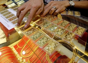 Cập nhật giá vàng mới nhất 18h ngày 16/9: Chưa dứt đà giảm, vàng lại mất mốc 42 triệu đồng/lượng
