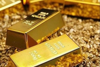 USD tăng cao đẩy vàng thế giới "trượt dốc"
