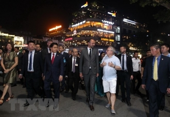 Thủ tướng Pháp kết thúc tốt đẹp chuyến thăm chính thức Việt Nam
