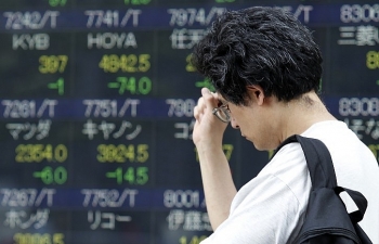 Nhật Bản lao dốc theo chân Mỹ, Nikkei mất hơn 450 điểm