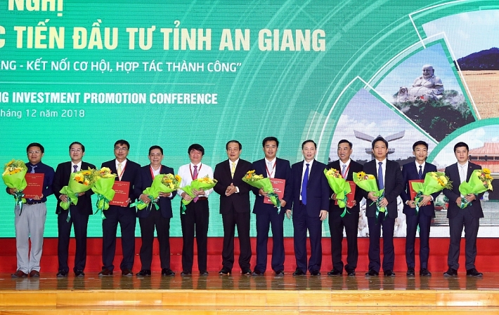 shb gop phan danh thuc tiem nang va mo rong co hoi dau tu vao tinh an giang