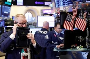 Phố Wall tiếp tục bị bán tháo, Dow Jones mất hơn 650 điểm, S&P 500 cận kề thị trường giá xuống