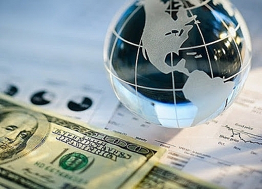 Bản tin tài chính quốc tế ngày 24/12/2020: Giá vàng lại bật tăng do đồng USD suy yếu
