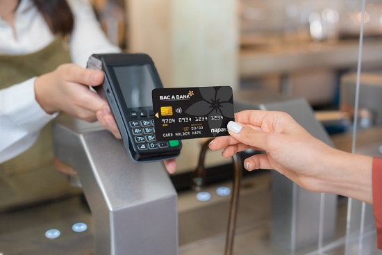 “Một chạm – vạn tính năng” cùng Thẻ ghi nợ nội địa BAC A BANK Chip Contactless
