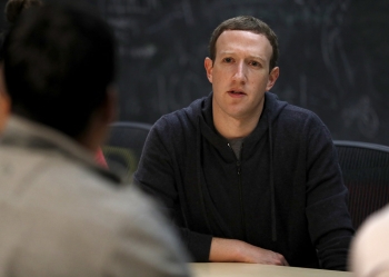 mark zuckerberg co nguy co mat chuc nguoi dung dau facebook