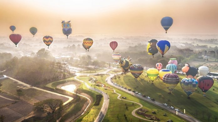 ngam chiang mai thai lan tu tren cao bang khinh khi cau