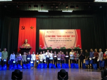 Sacombank tặng hơn 190 phần quà cho người khó khăn tại Nam Định