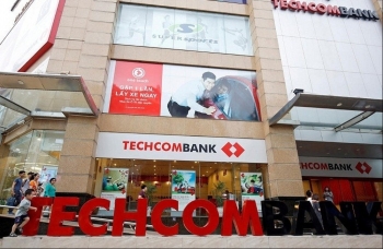 Siết tín dụng bất động sản, sẽ ảnh hưởng tới doanh thu của Techcombank?
