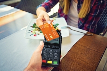 Sacombank hoàn 20% giá trị hóa đơn cho khách chi tiêu qua thẻ