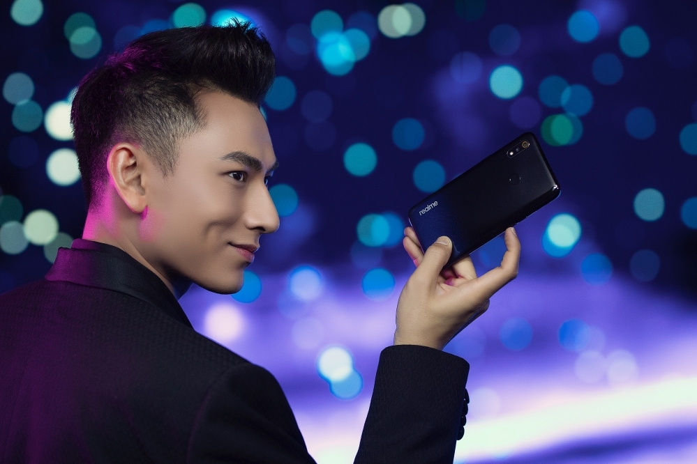 Smartphone Việt không còn gắn liền với các ngôi sao giải trí, vì sao?