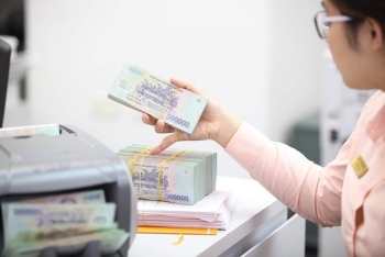 Vui mừng hay lo lắng hơn khi tiền đồng Việt Nam tăng mạnh?