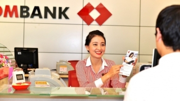 Techcombank lãi cao nhờ xoay trục về bán lẻ