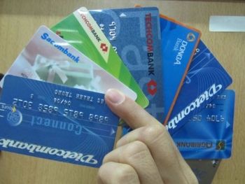 Tiết kiệm chi phí khi thanh toán bằng thẻ ATM nội địa