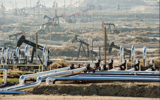 Giá xăng dầu hôm nay 1/4/2021: Giá dầu thế giới lao dốc