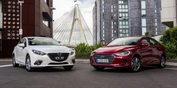 Dưới 1 tỷ đồng, nên lựa chọn xe Hyundai Elantra hay Mazda3?
