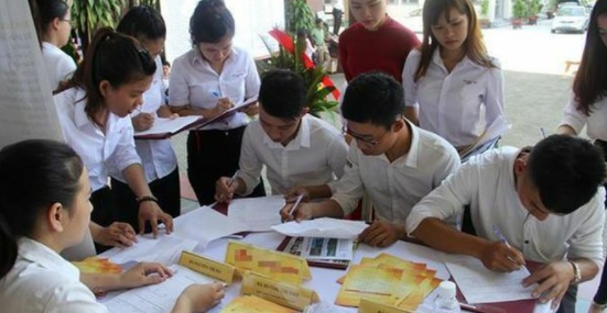 Hơn 10.000 học sinh Hà Nội được miễn thi Ngoại ngữ