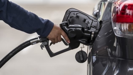 Giá xăng dầu hôm nay 5/5/2022: Tăng lên trên 110 USD/thùng