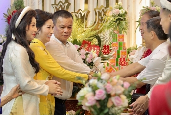 Những hình ảnh lãng mạn trong lễ ăn hỏi của chú rể Bùi Tiến Dũng và cô dâu Nguyễn Khánh Linh