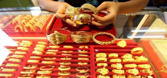 Thuận đà tăng, vàng SJC tiến sát mốc 70 triệu đồng/lượng