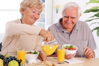 Nhóm thực phẩm người cao tuổi nên hạn chế ăn