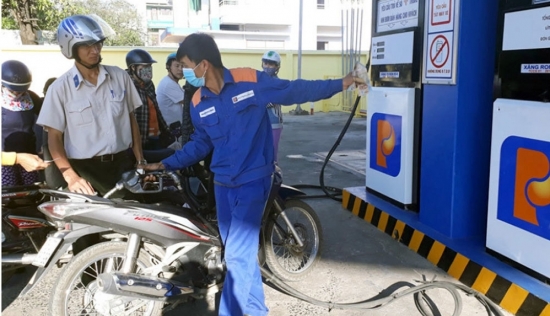 Điều chỉnh giá xăng trong nước: Giá xăng giữ nguyên, giá dầu giảm nhẹ
