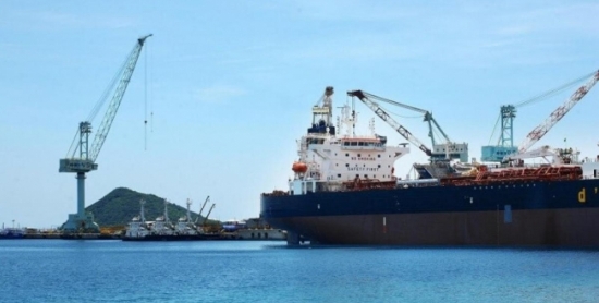 Giảm phí hàng hải cho tàu chuyển tải dầu tại vịnh Vân Phong đến hết năm 2021