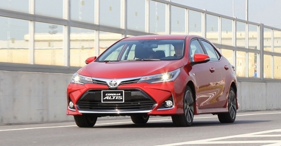 Giá xe Toyota Corolla Altis giữa tháng 9/2021: Tặng 2 năm bảo hiểm thân vỏ Toyota