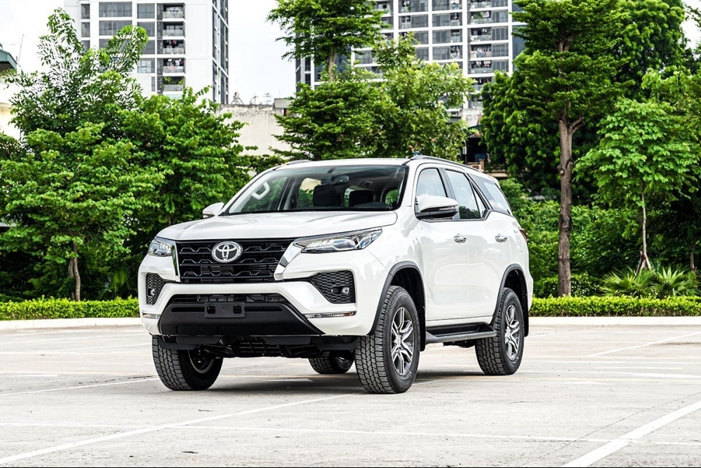 Bảng giá xe Toyota tháng 10/2020: Ra mắt Toyota Fortuner bản nâng cấp