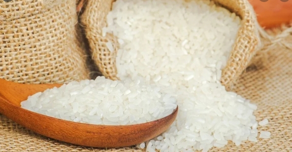 Cập nhật giá gạo chiều ngày 12/10: Xuất khẩu gạo Việt giảm mạnh