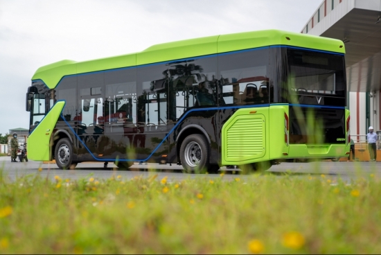 Vingroup chính thức chạy thử nghiệm xe buýt điện VinBus đầu tiên tại Việt Nam