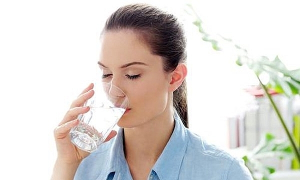 Những dấu hiệu cảnh báo cơ thể bạn đang thiếu nước trầm trọng