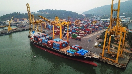 Lượng hàng hóa thông qua cảng biển quay đầu giảm về cuối năm