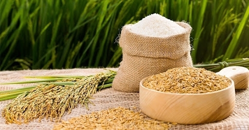 Cập nhật giá gạo chiều ngày 30/11: Gạo xuất khẩu Việt Nam vượt Thái Lan và Ấn Độ