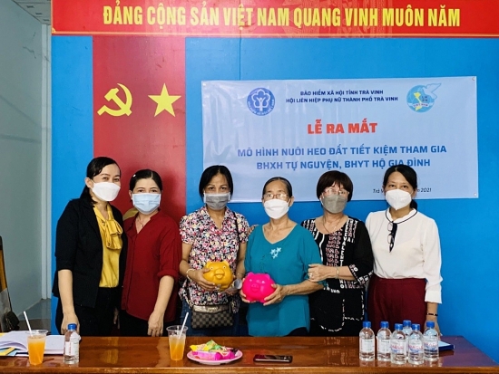 Hiệu quả từ mô hình "nuôi heo đất tiết kiệm tham gia BHXH tự nguyện” tại tỉnh Trà Vinh