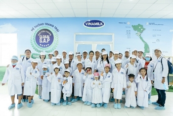Resort bò sữa Vinamilk đón hơn 100 gia đình nhân viên đến thăm.