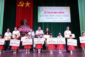 Văn Phú - Invest nuôi dưỡng ước mơ đến trường cho trẻ em nghèo Bến Tre