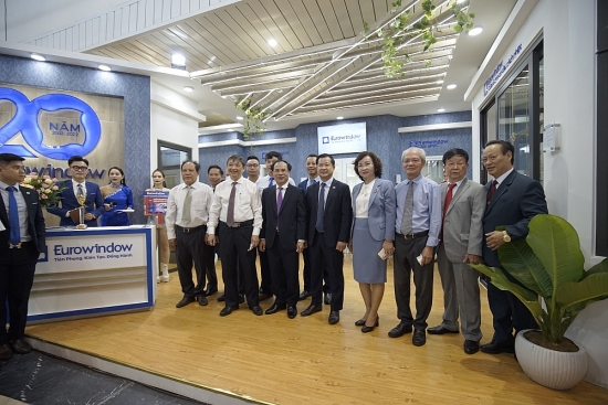 Khác biệt cửa nhôm, cửa gỗ Eurowindow lần đầu ra mắt tại Vietbuild Đà Nẵng 2022