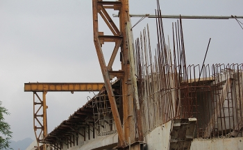 Thanh Hóa: Cầu 130 tỷ bắc qua sông Mã thi công 8 năm không xong