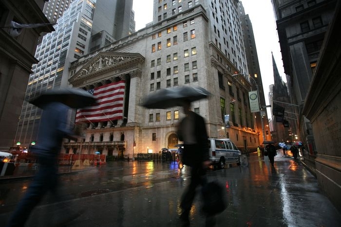 Chứng khoán Mỹ tiếp tục chìm sâu, Dow Jones mất tổng cộng 1.600 điểm