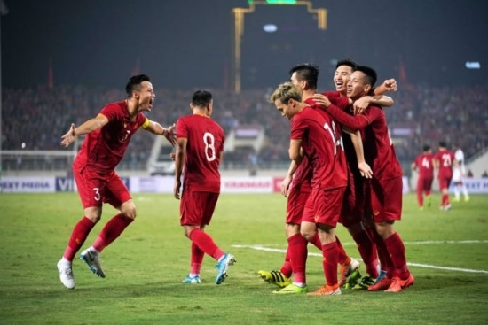 Tin nóng bóng đá ngày 19/2: Đội tuyển Việt Nam tiếp tục dẫn đầu Đông Nam Á