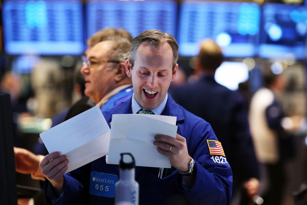 0402-100372983-nyse-trader-happy-budget-deal-getty
