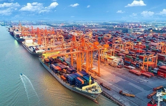 TP HCM chính thức thu phí hạ tầng cảng biển từ 1/4/2022