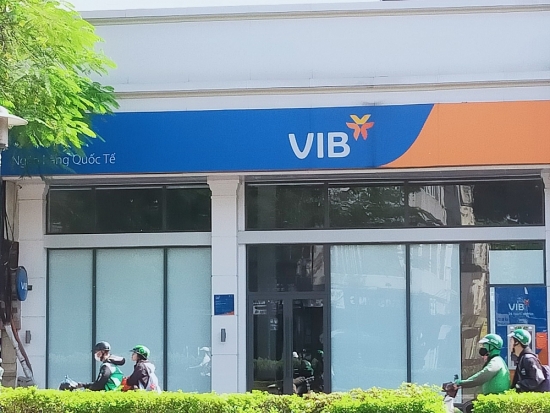 VIB giảm mạnh, Phó Tổng Giám đốc mua xong lượng lớn cổ phiếu trước ngày chia thưởng