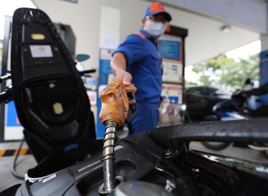 Giá xăng dầu hôm nay 24/4/2022: ‘Lao dốc’ khi nhu cầu tiêu thụ giảm sút