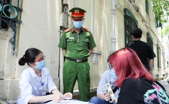 Hà Nội: Xử phạt hơn 3 tỷ đồng đối với hàng nghìn người không đeo khẩu trang nơi công cộng