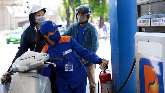 Giá xăng dầu tăng cao tác động thế nào đến kinh tế Việt Nam?